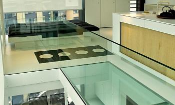 Стеклянные полы на кухне в Волгограде. Готовые проекты ПерилаГлавСнаб
