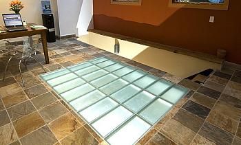 Подсветка стеклянного пола в доме в Волгограде. Готовые проекты ПерилаГлавСнаб