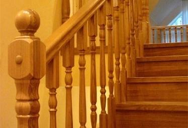 Деревянные лестницы купить в Волгограде